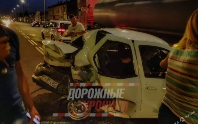 На Николаевской дороге произошло разрушительное ДТП (ФОТО, ВИДЕО) Фото № 1 На Николаевской дороге произошло разрушительное ДТП (ФОТО, ВИДЕО) Фото № 1