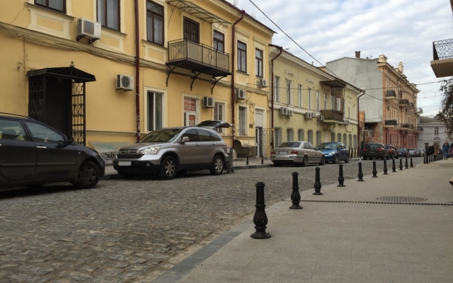 Воронцовскому переулку сохранили аутентичные плиты начала ХІХ века Фото № 3 Воронцовскому переулку сохранили аутентичные плиты начала ХІХ века Фото № 3