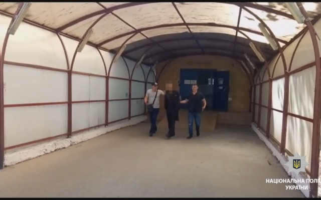 В Черноморске ради телефона рецидивист ударил девушку молотком. На помощь пришли прохожие (ФОТО, ВИДЕО) Фото № 3 В Черноморске ради телефона рецидивист ударил девушку молотком. На помощь пришли прохожие (ФОТО, ВИДЕО) Фото № 3