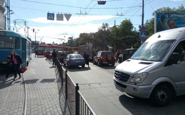 В Аркадии произошло ДТП из-за несоблюдения правил дорожного движения Фото № 4 В Аркадии произошло ДТП из-за несоблюдения правил дорожного движения Фото № 4