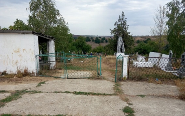 В одесской области будут судить женщину за осквернение могил Фото № 0 В одесской области будут судить женщину за осквернение могил Фото № 0
