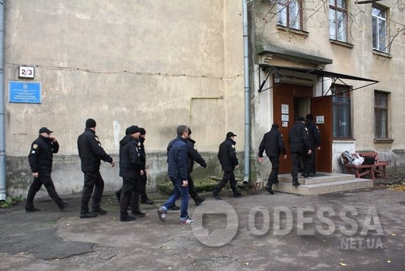 Сотрудники ГУНП в Одесской области сдали кровь для военнослужащих, раненных в зоне АТО Фото № 11 Сотрудники ГУНП в Одесской области сдали кровь для военнослужащих, раненных в зоне АТО Фото № 11
