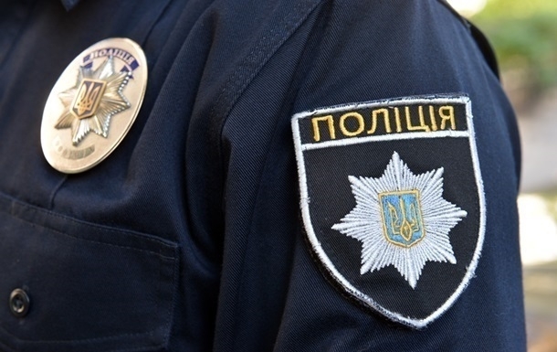 Притворяясь полицейским, преступник выманил у жертвы 6 тысяч гривен Фото № 0 Притворяясь полицейским, преступник выманил у жертвы 6 тысяч гривен Фото № 0
