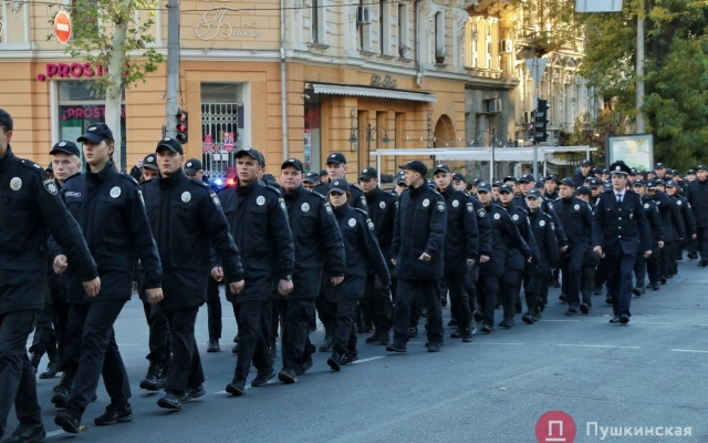 В Одессе маршировали будущие полицейские (ФОТО, ВИДЕО) Фото № 3 В Одессе маршировали будущие полицейские (ФОТО, ВИДЕО) Фото № 3