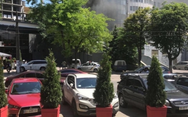 Пожар на Генуэзской: сгорели две машины Фото № 4 Пожар на Генуэзской: сгорели две машины Фото № 4