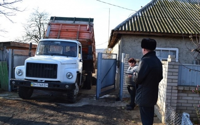 Болградские чиновники отблагодарили дровами родителей моряка с буксира «Яны Капу» Фото № 1 Болградские чиновники отблагодарили дровами родителей моряка с буксира «Яны Капу» Фото № 1