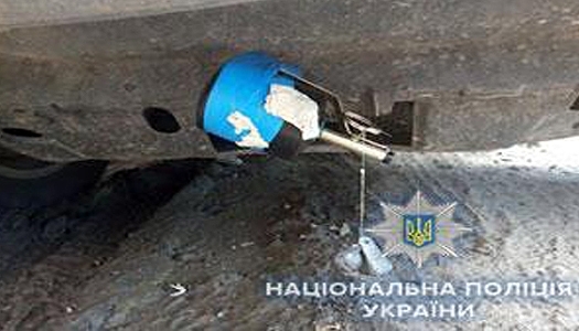 Одесса: под припаркованным автомобилем обнаружена граната Фото № 0 Одесса: под припаркованным автомобилем обнаружена граната Фото № 0