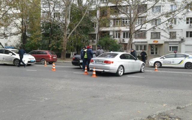 В Одессе произошло ДТП с участием элитных автомобилей Фото № 1 В Одессе произошло ДТП с участием элитных автомобилей Фото № 1