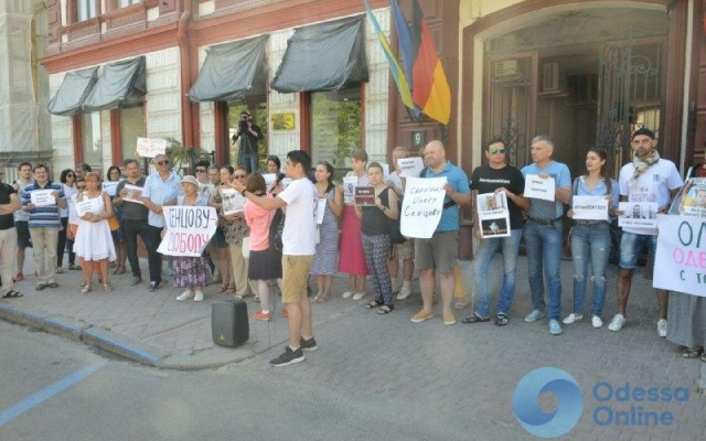«Свободу узникам Кремля»: в Одессе митинговали в поддержку украинских политзаключённых Фото № 1 «Свободу узникам Кремля»: в Одессе митинговали в поддержку украинских политзаключённых Фото № 1