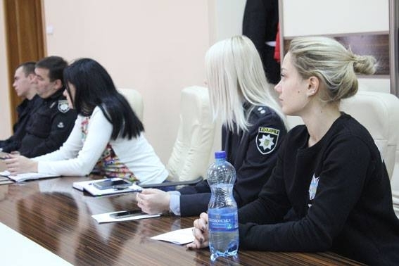 Полицейских учат управлять толпой Фото № 0 Полицейских учат управлять толпой Фото № 0