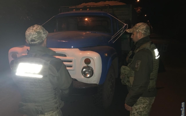 На побережье Одесской области нагло воровали песок (ФОТО) Фото № 1 На побережье Одесской области нагло воровали песок (ФОТО) Фото № 1