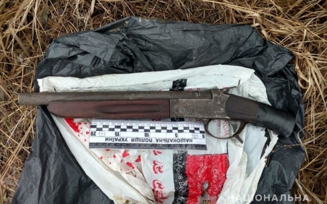 В Измаиле мужчина разгуливал по улице с обрезом (ФОТО) Фото № 1 В Измаиле мужчина разгуливал по улице с обрезом (ФОТО) Фото № 1
