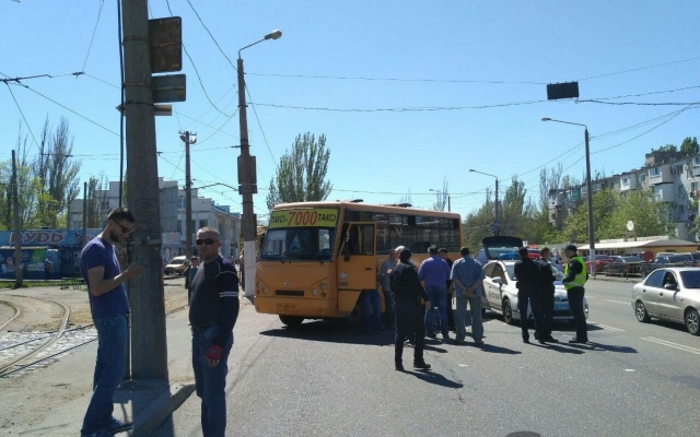 В Одессе произошло ДТП с участием полицейской машины (ФОТО) Фото № 2 В Одессе произошло ДТП с участием полицейской машины (ФОТО) Фото № 2