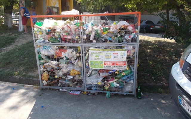 В Одессе вдоль побережья установили контейнеры для пластика (ФОТО) Фото № 2 В Одессе вдоль побережья установили контейнеры для пластика (ФОТО) Фото № 2