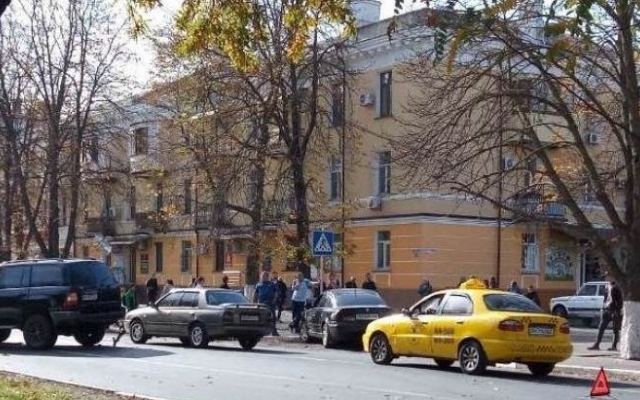 В измаильском ДТП едва не пострадал ребёнок в коляске Фото № 0 В измаильском ДТП едва не пострадал ребёнок в коляске Фото № 0