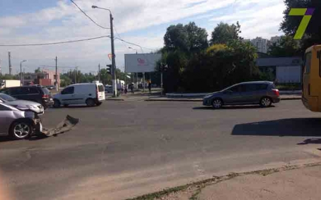 Утреннее ДТП в Одессе (ФОТО) Фото № 0 Утреннее ДТП в Одессе (ФОТО) Фото № 0