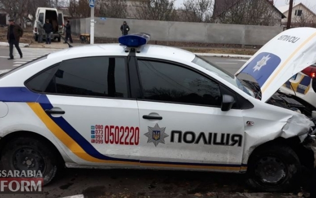В Измаиле легковушка протаранила автомобиль полиции охраны (ФОТО) Фото № 3 В Измаиле легковушка протаранила автомобиль полиции охраны (ФОТО) Фото № 3