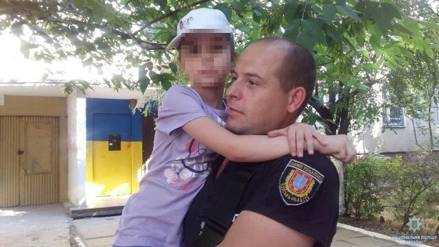 Одесские полицейские вернули родителям маленькую девочку Фото № 0 Одесские полицейские вернули родителям маленькую девочку Фото № 0