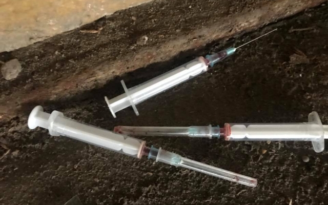 В Аккермане наркоманы кишат рядом с детской площадкой, школой и детсадом (ФОТО 18+) Фото № 6 В Аккермане наркоманы кишат рядом с детской площадкой, школой и детсадом (ФОТО 18+) Фото № 6