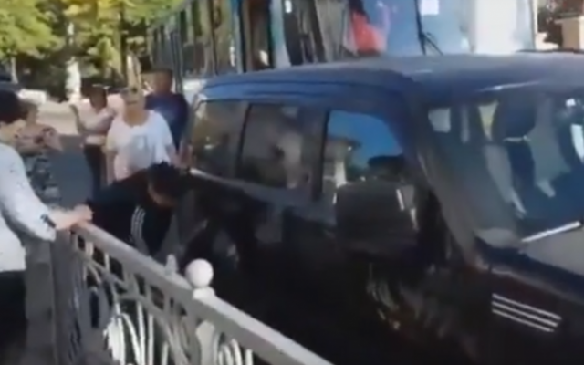Под ликование прохожих одессит Под ликование прохожих одессит