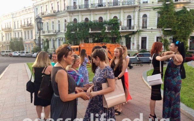 В Одессе прошел женственный флешмоб (ФОТО) Фото № 2 В Одессе прошел женственный флешмоб (ФОТО) Фото № 2
