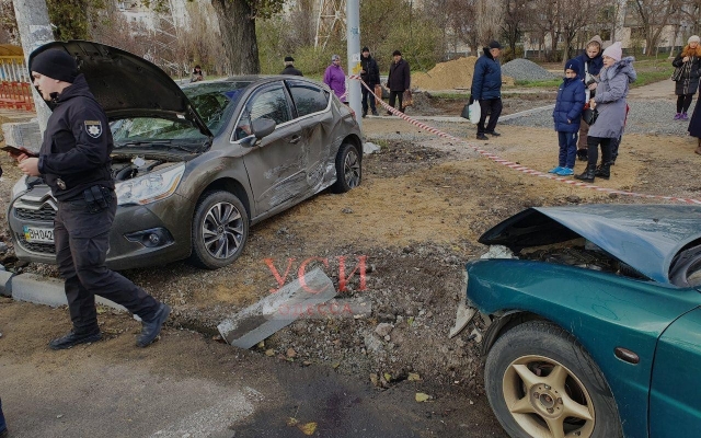 В Одессе произошло серьезное ДТП с пострадавшими Фото № 0 В Одессе произошло серьезное ДТП с пострадавшими Фото № 0