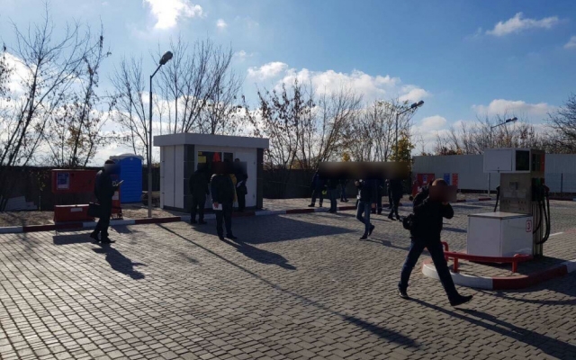 Возле Одесского аэропорта прекращена деятельность незаконной автозаправки Фото № 0 Возле Одесского аэропорта прекращена деятельность незаконной автозаправки Фото № 0