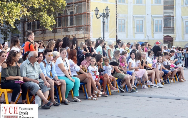 Одесситы смогли увидеть дефиле в вышиванках Фото № 2 Одесситы смогли увидеть дефиле в вышиванках Фото № 2