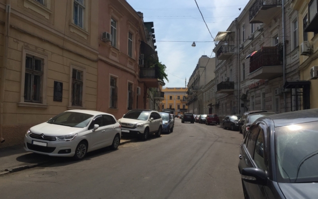 Воронцовскому переулку сохранили аутентичные плиты начала ХІХ века Фото № 2 Воронцовскому переулку сохранили аутентичные плиты начала ХІХ века Фото № 2