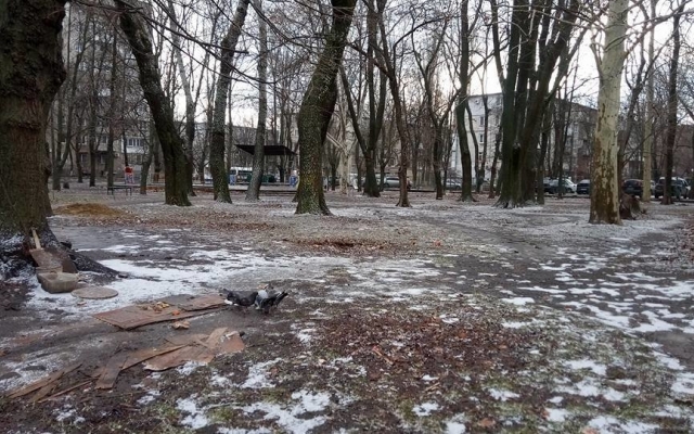 Одессит показал непригодную для детей площадку Фото № 10 Одессит показал непригодную для детей площадку Фото № 10
