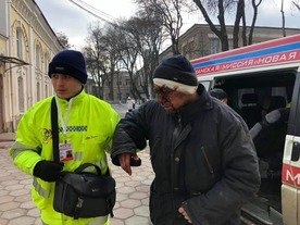Одесские волонтёры спасли истекающего кровью мужчину Фото № 1 Одесские волонтёры спасли истекающего кровью мужчину Фото № 1