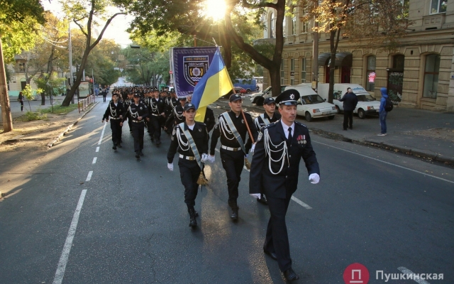 В Одессе маршировали будущие полицейские (ФОТО, ВИДЕО) Фото № 6 В Одессе маршировали будущие полицейские (ФОТО, ВИДЕО) Фото № 6