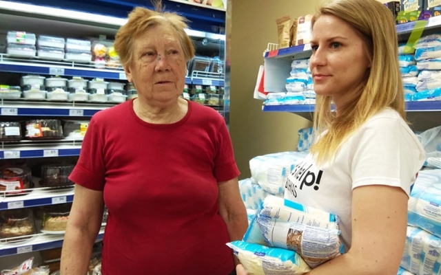 Одесские волонтёры помогают пенсионерам осуществить покупки Фото № 1 Одесские волонтёры помогают пенсионерам осуществить покупки Фото № 1
