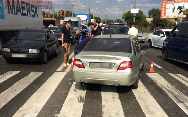 Во время протеста в Усатово водитель пошел на таран Фото № 0 Во время протеста в Усатово водитель пошел на таран Фото № 0