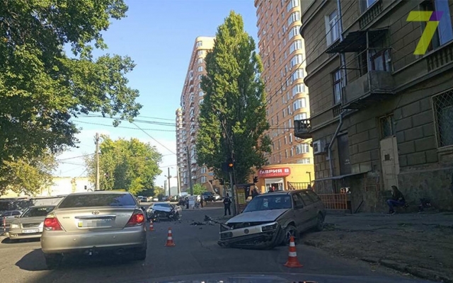 Сокрушительная авария на Косвенной, есть пострадавшие Фото № 3 Сокрушительная авария на Косвенной, есть пострадавшие Фото № 3