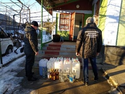 В Одесской области изъято более 200 литров контрафактного алкоголя Фото № 0 В Одесской области изъято более 200 литров контрафактного алкоголя Фото № 0
