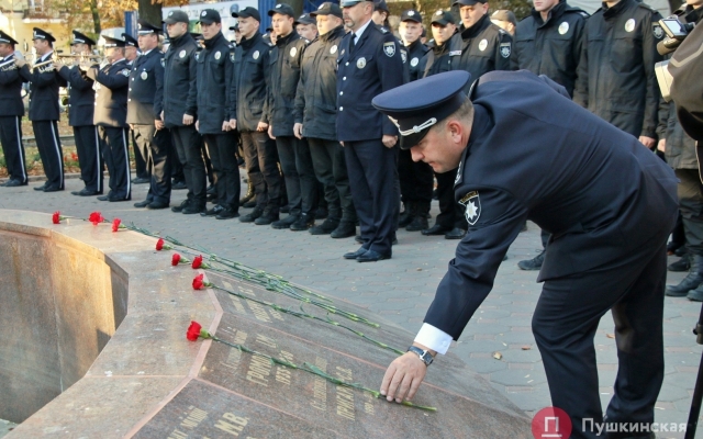 В Одессе маршировали будущие полицейские (ФОТО, ВИДЕО) Фото № 11 В Одессе маршировали будущие полицейские (ФОТО, ВИДЕО) Фото № 11