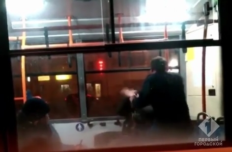 Водитель одесского троллейбуса избил пьяного пассажира (ВИДЕО) Фото № 0 Водитель одесского троллейбуса избил пьяного пассажира (ВИДЕО) Фото № 0