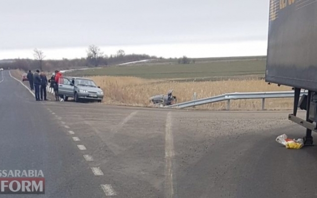 ДТП на трассе Одесса—Рени: автомобиль вылетел в реку Фото № 4 ДТП на трассе Одесса—Рени: автомобиль вылетел в реку Фото № 4