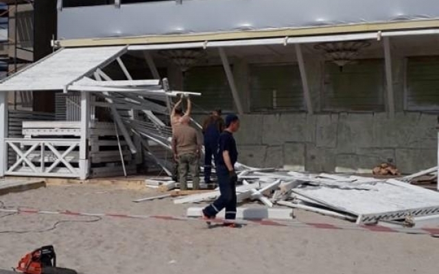 На Ланжероне демонтировали нахалстрой Фото № 0 На Ланжероне демонтировали нахалстрой Фото № 0