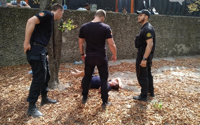В Одессе из-за квартирного вора два человека сломали ноги (ФОТО) Фото № 3 В Одессе из-за квартирного вора два человека сломали ноги (ФОТО) Фото № 3