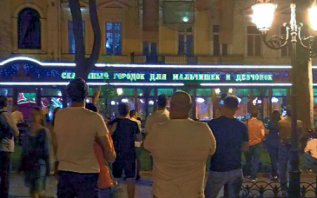 Балкон в центре Одессы превратили в сцену Фото № 0 Балкон в центре Одессы превратили в сцену Фото № 0