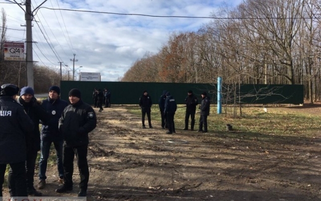 В парке 411-й батареи проходит акция протеста (ФОТО) Фото № 4 В парке 411-й батареи проходит акция протеста (ФОТО) Фото № 4