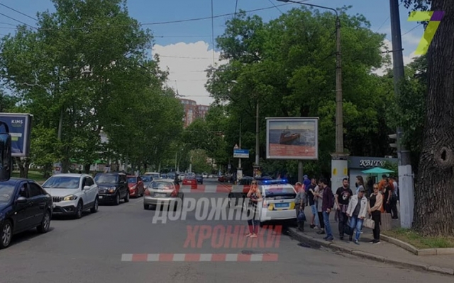 На проспекте Шевченко сбили пешехода Фото № 6 На проспекте Шевченко сбили пешехода Фото № 6