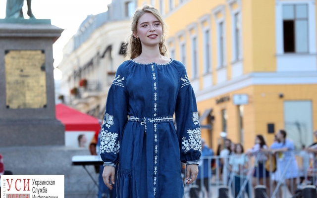 Одесситы смогли увидеть дефиле в вышиванках Фото № 8 Одесситы смогли увидеть дефиле в вышиванках Фото № 8