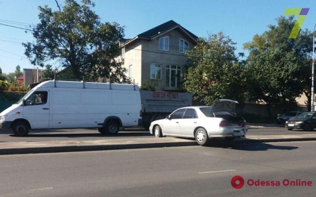В Одессе внедорожник протаранил несколько автомобилей (ФОТО) Фото № 0 В Одессе внедорожник протаранил несколько автомобилей (ФОТО) Фото № 0