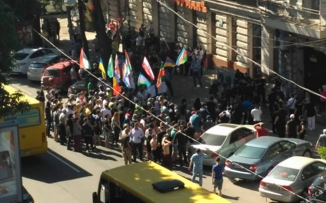 Возле офиса «СОБ» произошла массовая драка (ФОТО) Фото № 5 Возле офиса «СОБ» произошла массовая драка (ФОТО) Фото № 5