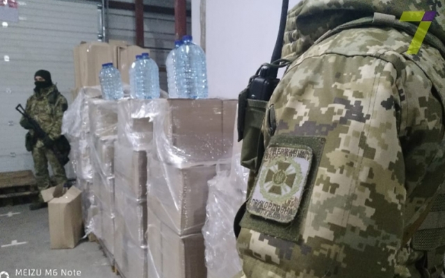 В Одесскую область почтой пытались доставить почти 5 тысяч литров контрафактного алкоголя Фото № 3 В Одесскую область почтой пытались доставить почти 5 тысяч литров контрафактного алкоголя Фото № 3