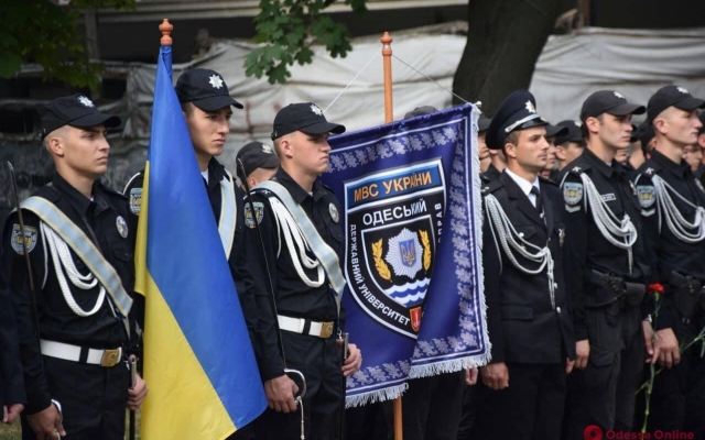 В Одессе прошел марш по случаю четвертой годовщины основания Нацполиции (ФОТО, ВИДЕО) Фото № 8 В Одессе прошел марш по случаю четвертой годовщины основания Нацполиции (ФОТО, ВИДЕО) Фото № 8