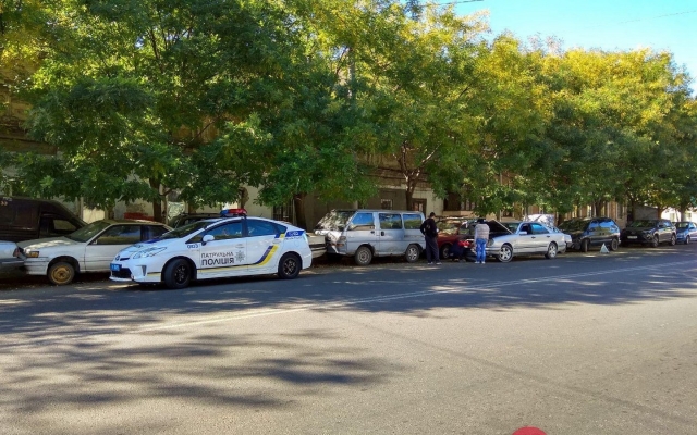 На Молдаванке автоледи на Mercedes собрала На Молдаванке автоледи на Mercedes собрала